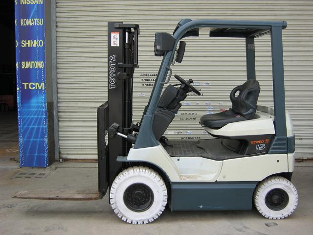 丰田7F新款平衡重式电动叉车SH174 7FB15