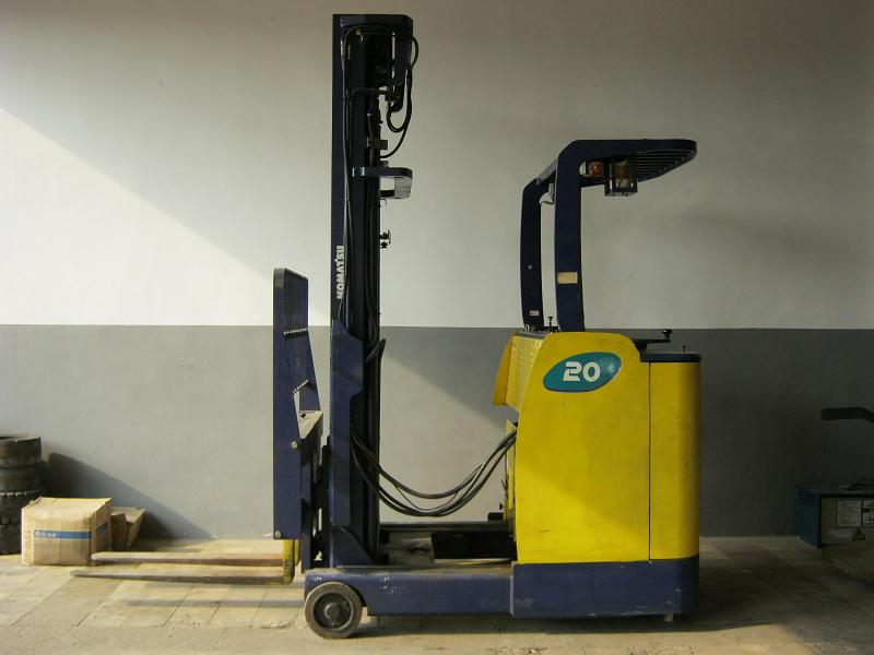 小松 前移式电动叉车SH117 FBR20