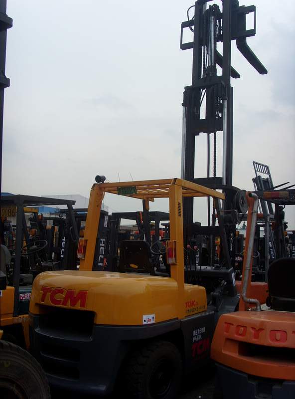 淄博二手丰田平夹包叉车 丰田 公司现货供应二手H2000型CPCD30合力3吨二手叉车，五十菱发动机和490发动机两种，2005年-2007年生产，状况好