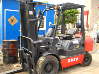 合力叉车 30