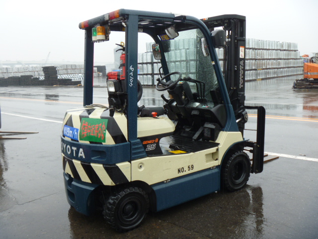 F.Uchiyama提供日本原装丰田电动平衡重叉车 7FB25-23003