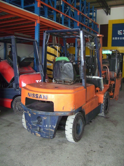 日产322FGJ02A30U抱夹叉车 322FGJ02A30U