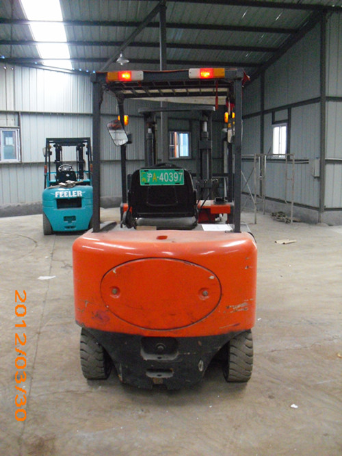 昆山玉塔:3吨江淮叉车