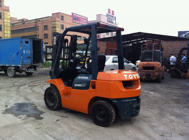 丰田7FD25二手叉车 7FD25