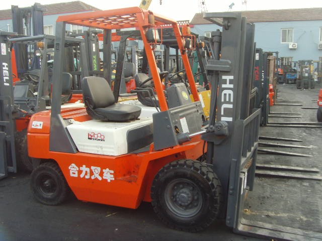 收购．二手旧电瓶叉车．二手柴油叉车．好坏不限．报废也可 1-10吨各种品牌