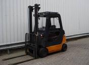 平衡重叉车M3370