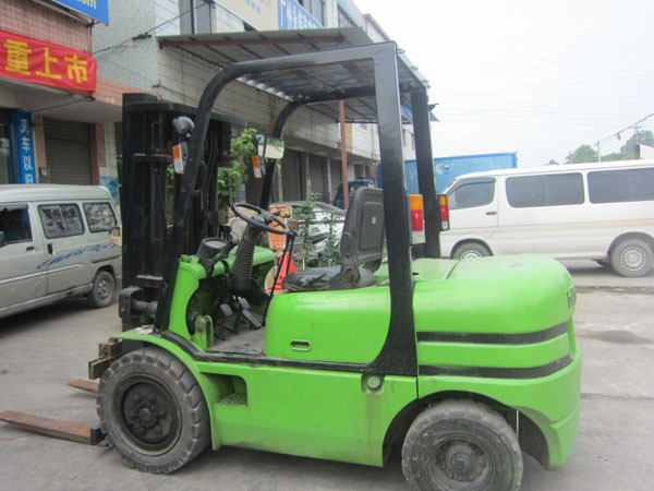 广州捷诚：现代叉车