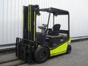 平衡重叉车F5457