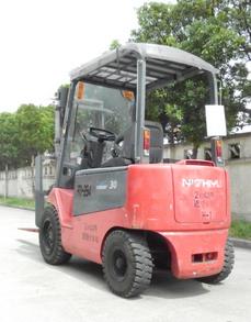 力至优四轮电动平衡重叉车 FB30PN-75-450