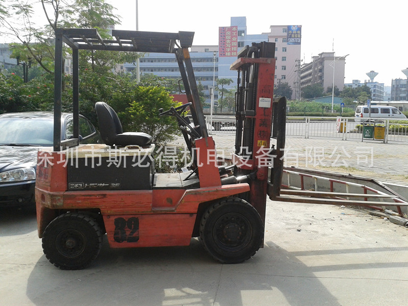 力至优2.5吨电动叉车 进口48V电池持久耐用 可租可售 FB25