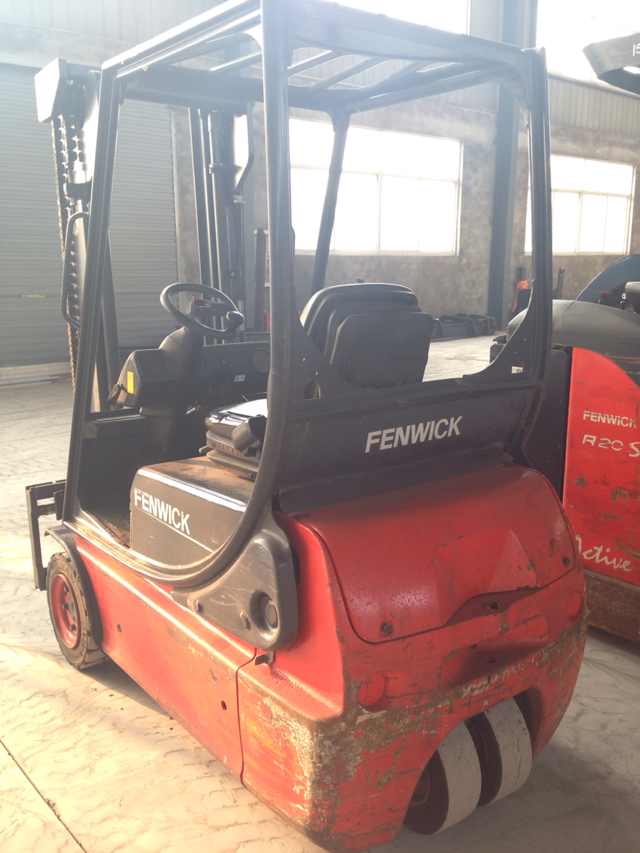 林德三轮平衡重电动叉车 E16C-02