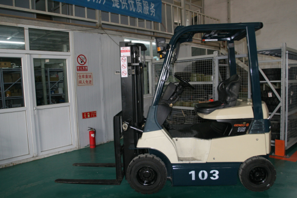 丰田电动叉车103# 7FBL18