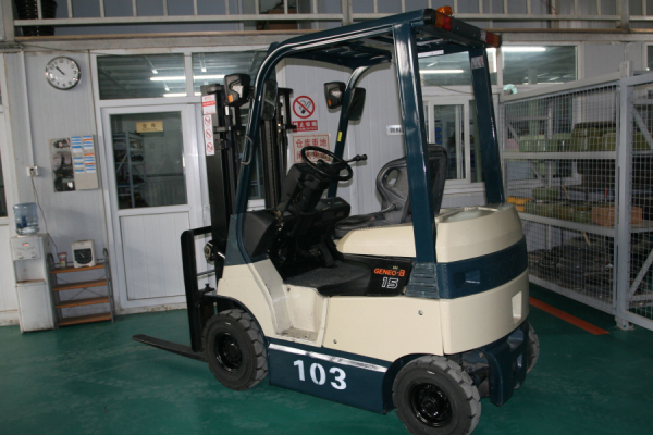 丰田电动叉车103# 7FBL18