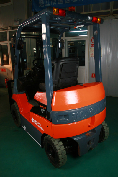 丰田电动叉车252# 7FB15