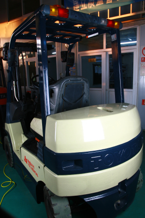 电动叉车租赁165# 7FBL25