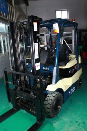 电动叉车租赁133# 7FB25