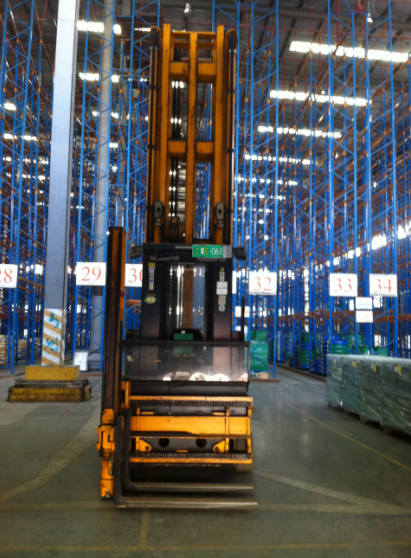 三向窄通道堆垛机 EKX515