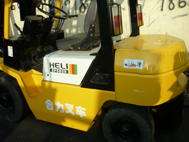 低价出售二手合力3吨叉车; 二手3吨叉车 成色新,现场可试机 h2000，R