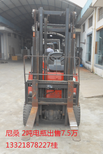 尼桑 前移式电瓶