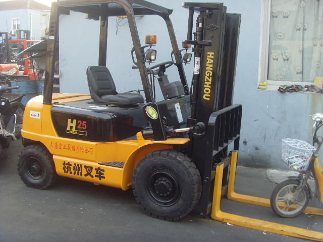 TCM2.5吨叉车.原厂油漆,五十铃发动机 进口叉车转让 TCM2.5T