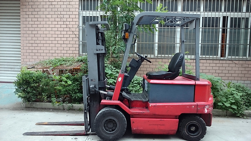 派松租赁  出售大量进口二手叉车  提供各种品牌叉车租赁 FB25P-60C-300