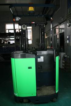 供应前移式叉车297# 7FBR15