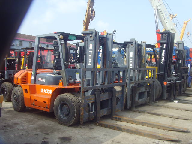 2.5吨集装箱二手叉车.带中缸侧移转让．车况良好．性能好 ＣＰＣＤ２．５