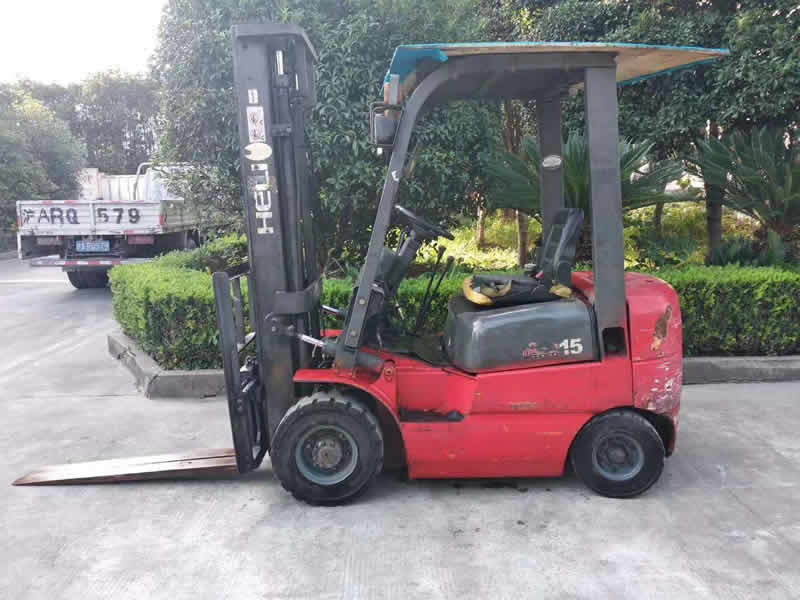 收购．二手旧电瓶叉车．二手柴油叉车．好坏不限．报废也可 linggong