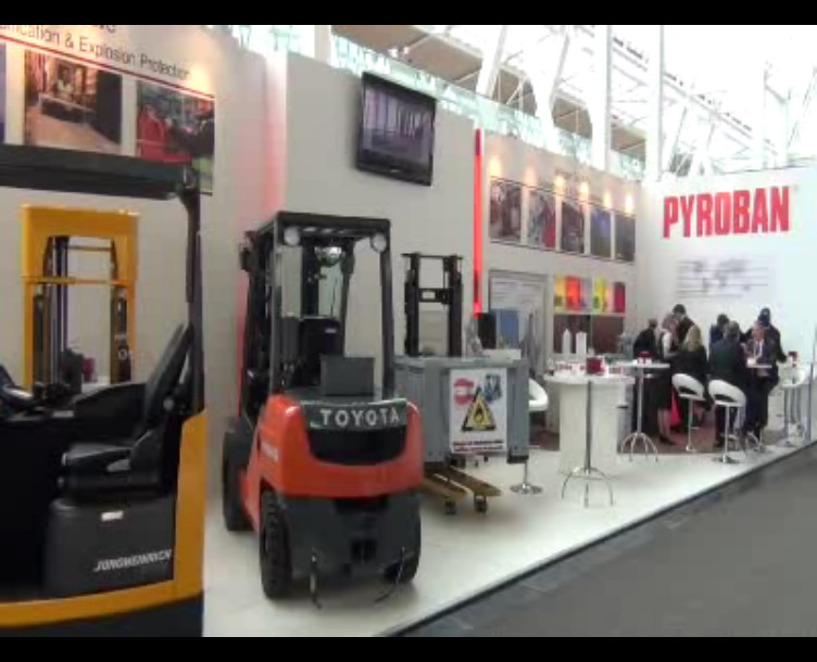 派若搬在2011德国汉诺威CeMat展览上