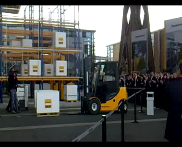 永恒力在2011德国CEMAT展示最新平衡重叉车