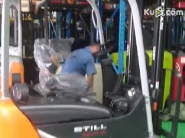 三分钟更换STILL电动叉车电池