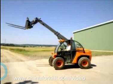 奥萨伸缩越野叉车