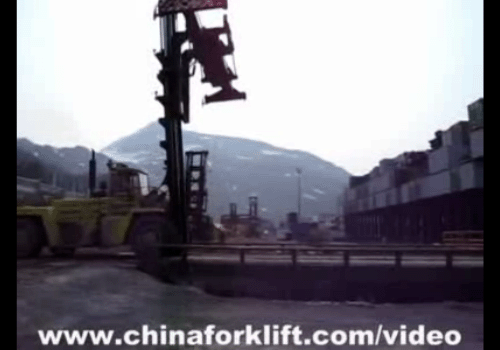 瑞典斯维叉车进行高空物料搬运