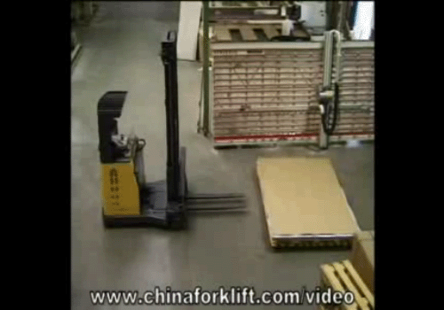 四向侧面装卸叉车及前移式叉车