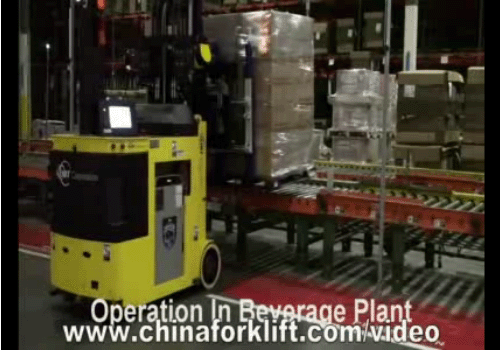 JBT自动导向车在饮料厂中进行操作