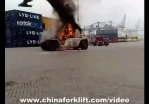 正面吊着火燃烧