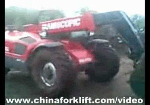 曼尼通伸缩臂叉车牧场作业