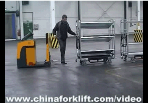 永恒力站驾式电动牵引车