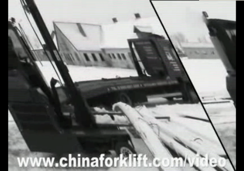 国外侧面叉车工作视频
