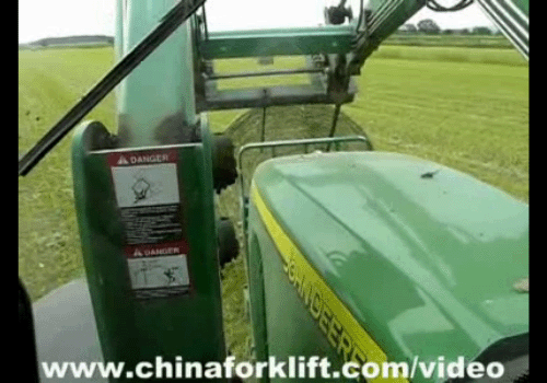 迪尔伸缩臂叉车农场作业