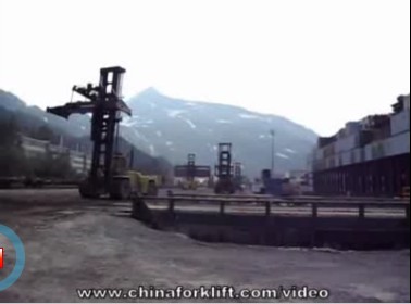国外重型堆高机视频