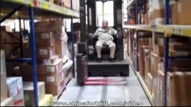 雷蒙德窄通道拣选叉车