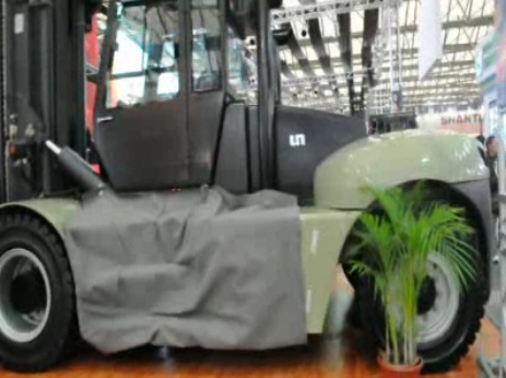 尤恩在2011 CeMat展览上