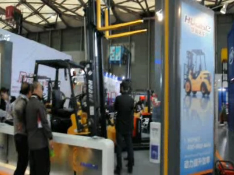 华和在2011 CeMat展览上