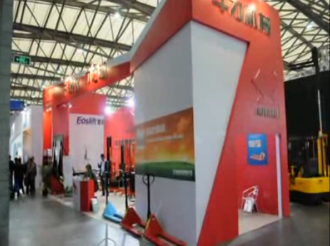 牛力在2011 CeMat展览上