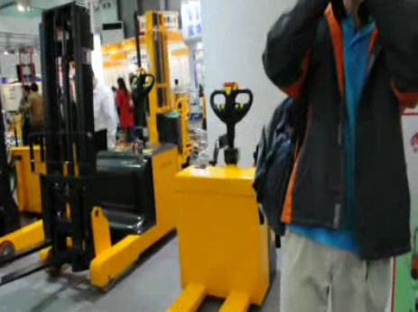 大隆在2011 CeMat展览上