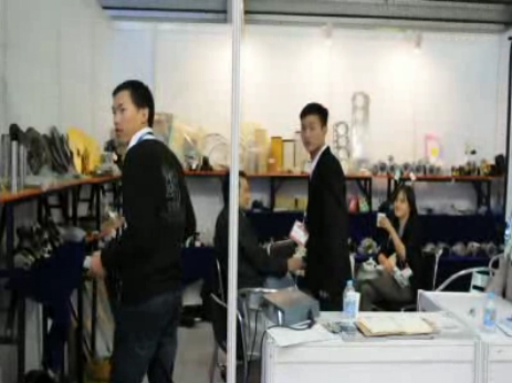 美能在2011 CeMat展览上