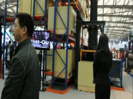 科朗在2011 CeMat展览上