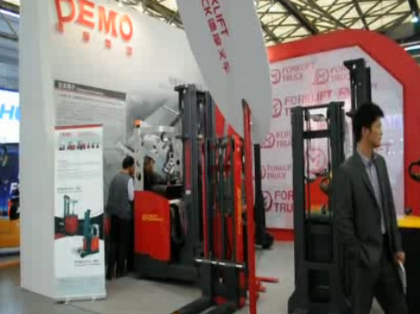 徳摩在2011 CeMat展览上