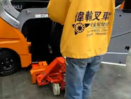 伟轮叉车 德国STILL叉车一分钟快速更换电池